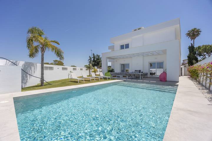 Chalet para 8 personas, con Balcón además de Jardín y Vistas al lago en Sancti Petri