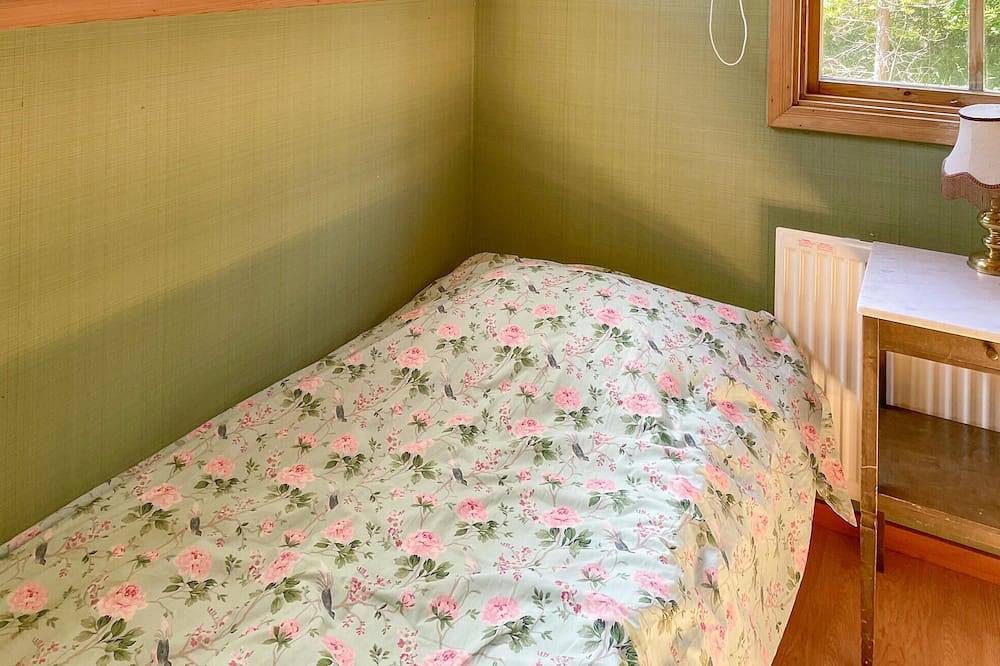 2 bedroom lovely home in Ljusterö in Stockholmer Schärengarten