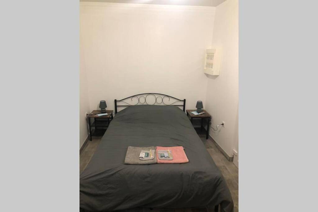 Appartement entier, F2 au pied du château et à 15min de Center Parc in La Ferté-Saint-Aubin, Sologne
