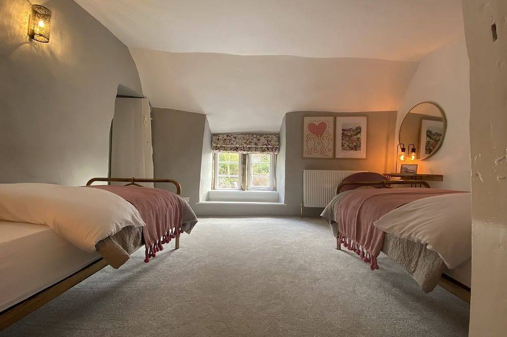 Luxury Cottage w/hot tub in the Peak District in Curbar, Derbyshire