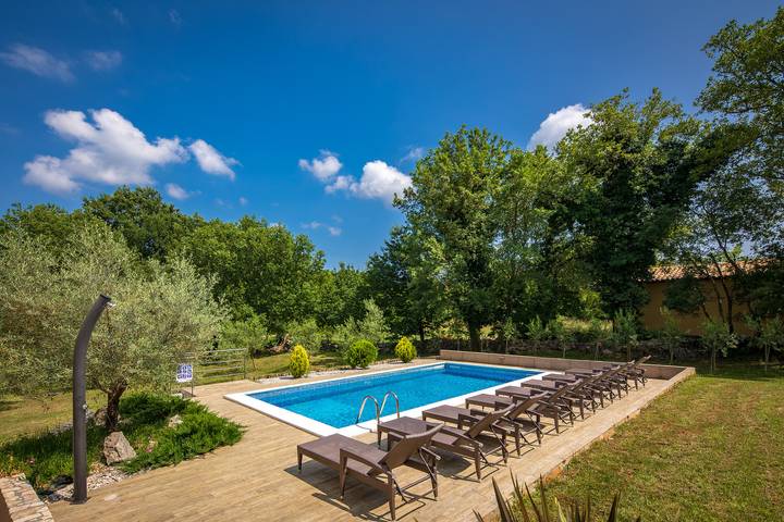 Villa pour 8 personnes, avec balcon et piscine à Labin - 2