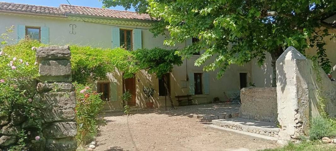 Chambre d’hôte pour 2 personnes, avec Terrasse et Jardin ainsi que Piscine et Vue