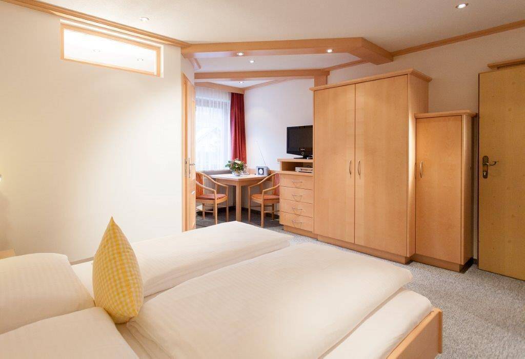 Ganze Ferienwohnung, Komfortzimmer Kristallblick in Virgen, Bezirk Lienz