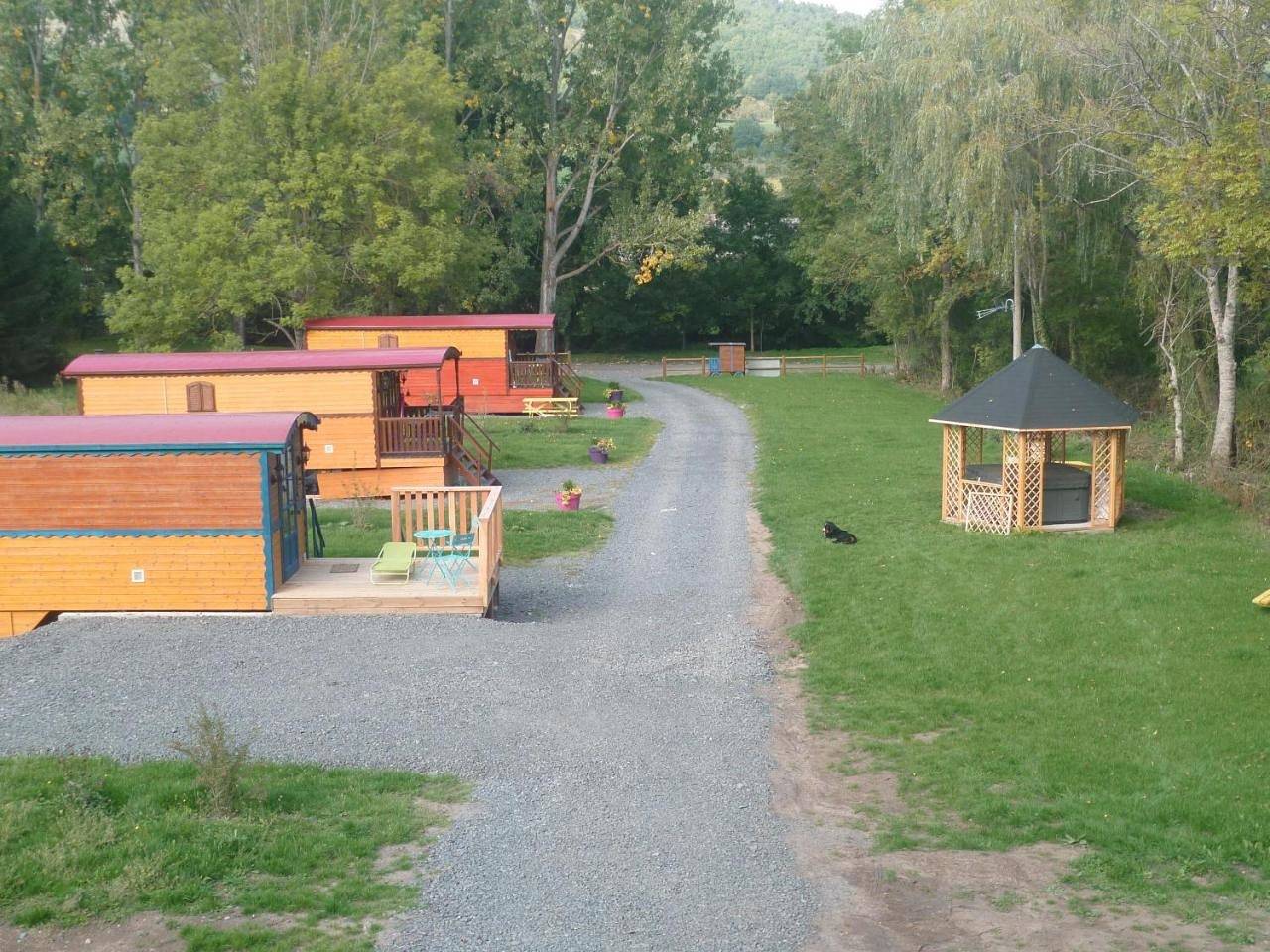 Comme Sur Des Roulottes in Saint-Nectaire, Parc naturel régional des Volcans d'Auvergne
