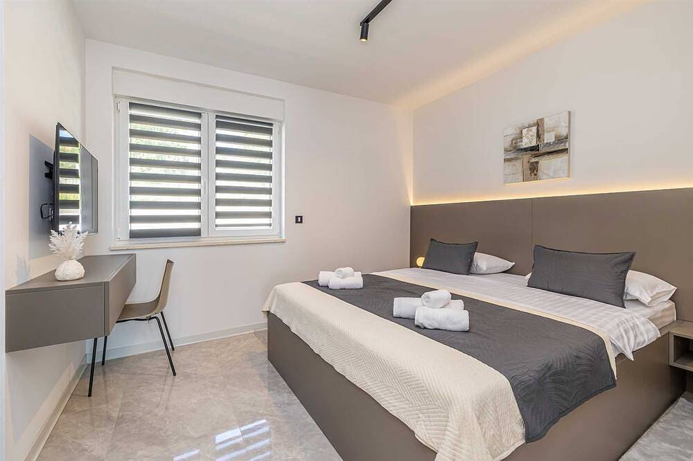 Villa Mate mit Pool und wunderschönem Meerblick in Lakmartin, Krk