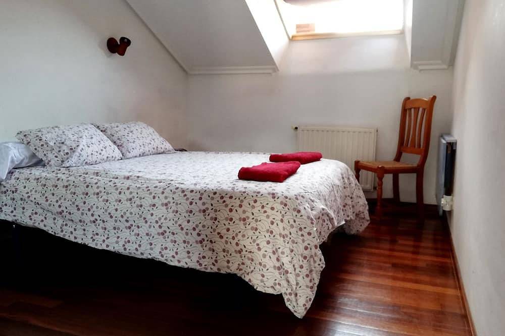 Entire apartment, Flat halfway between the beach and Llanes downtown in Llanes, Costa Verde (Spain)
