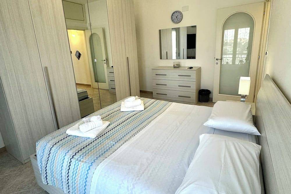 Entire apartment, [Savona] Apt 2 bedr+ Wi-fi+ 2 balcony in Savona (City), Savona