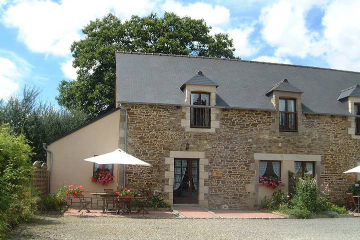 Gîte pour 2 personnes, avec Terrasse ainsi que Jardin et Piscine