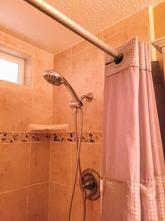 Vacation rental for 6 people, with yard in Fresno