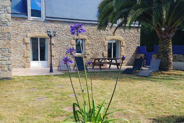 Location de vacances pour 8 personnes, avec jardin, animaux acceptés à Landudec