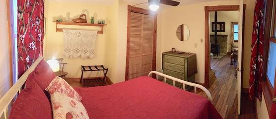 Log Cabin for 4 Guests in Fontana Lake, Graham County, Picture 3