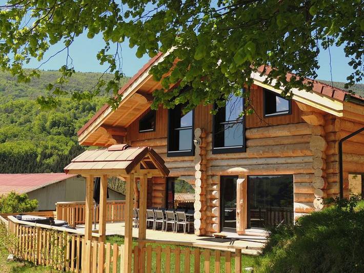 Gîte pour 10 personnes, avec Jacuzzi ainsi que Terrasse et Jardin