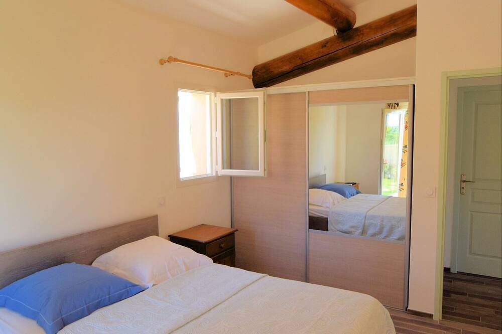 Charming Provencal Villa, Contemporary, New, between South Luberon and Durance in Cadenet, Parc naturel régional du Luberon