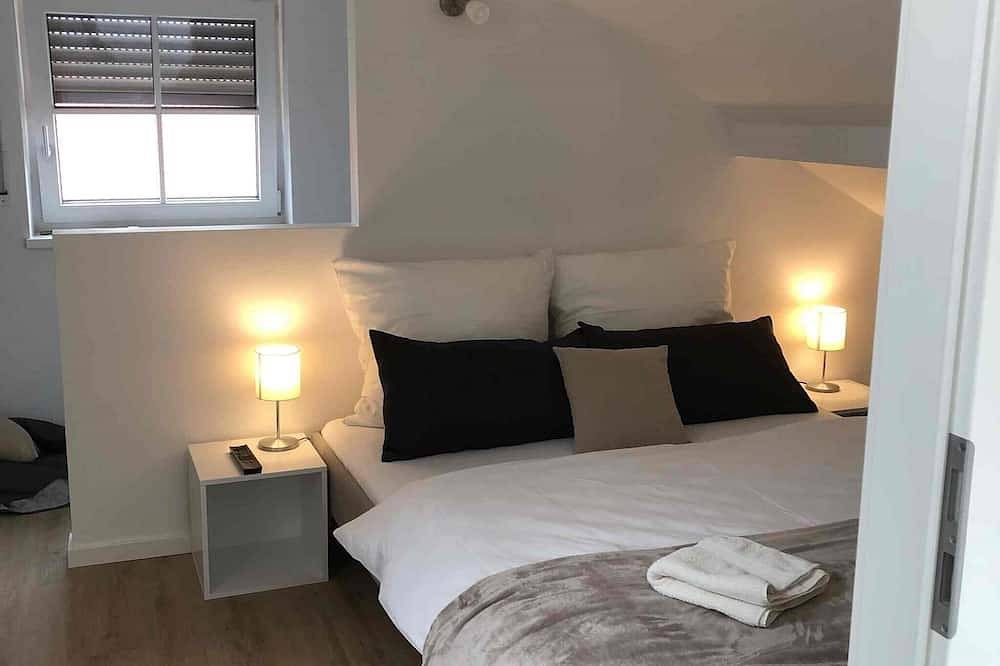 Freundliches Ferienhaus- 8 Personen, 130qm, 3 Schlafzimmer, 2 Terrassen, zentral in Saaldorf-Surheim, Rupertiwinkel