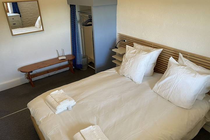 Gîte pour 4 personnes, avec piscine ainsi que terrasse et jardin à Juignac - 4