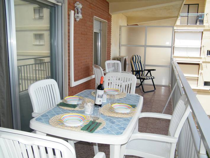 Apartamento entero, Playa de Gandía, primera línea frontal al mar. 3 dormitorios A/A. Exclusivo Familias in Platja Nord de Gandia (Gandia), Playa de Gandía