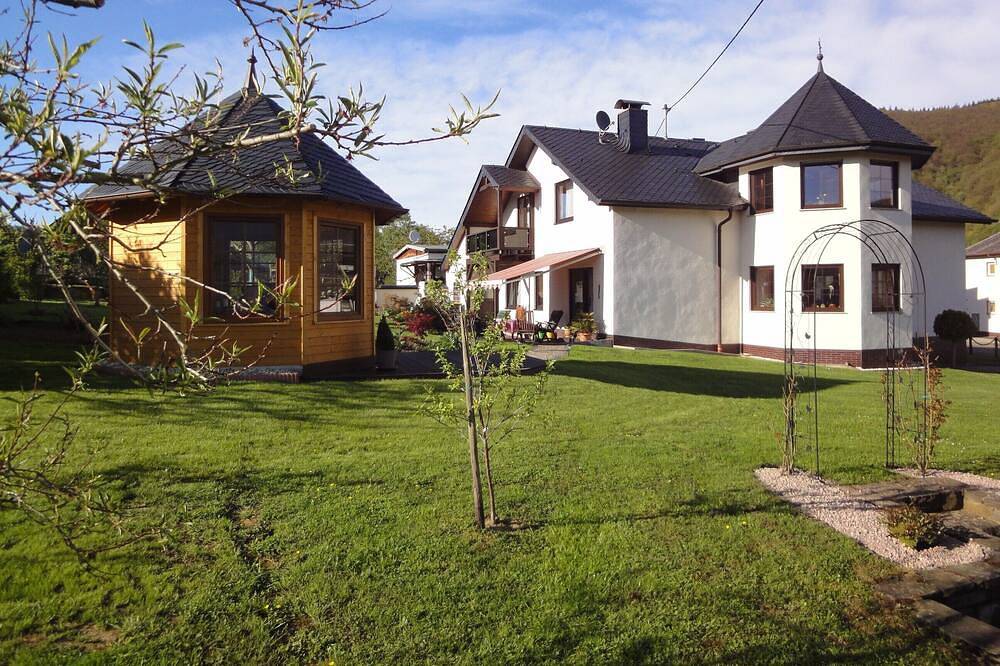 Ganze Wohnung, Wunderschöne Ferienwohnung mit Panoramablick in Ellenz-Poltersdorf, Cochem-Zell