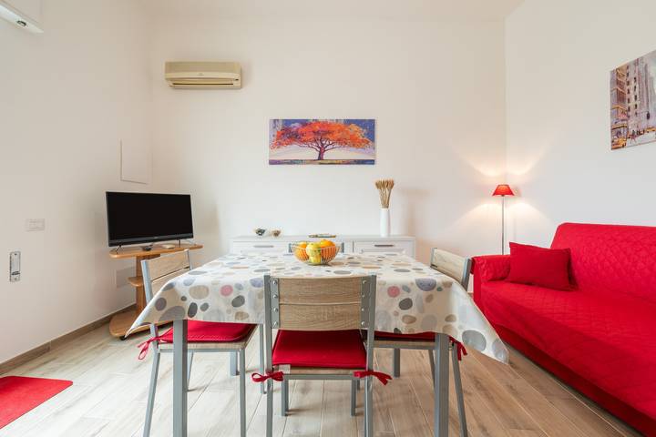 Entire apartment, Apartment 'Il Decimomiglio' with Balcony in Decimomannu, Campidano