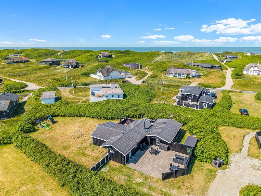 Einladendes Ferienhaus mit Badetonne und Außensauna in Søndervig, Holmsland Klit