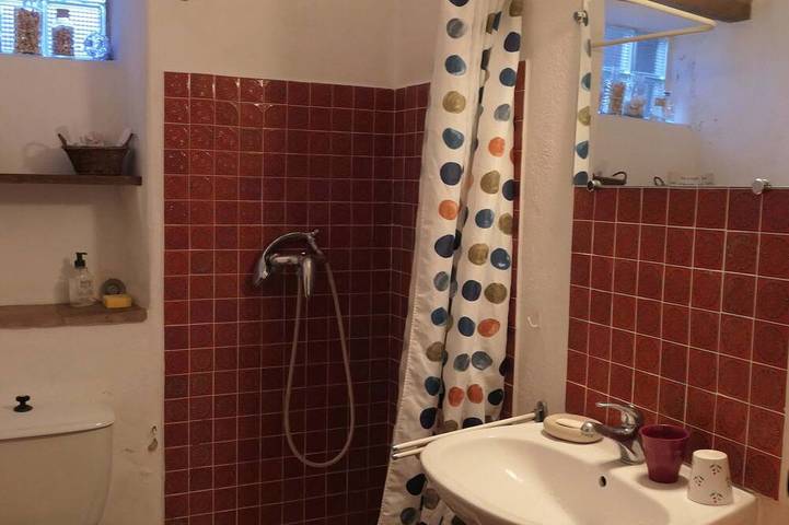 Location de vacances pour 5 personnes, avec terrasse et jardin à Goudargues - 4