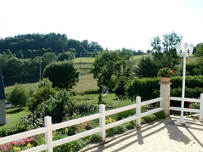 Gîte pour 8 personnes, avec terrasse et jardin dans le Cantal - 4