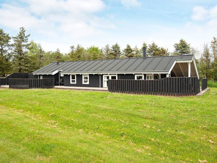 Ferienhaus für 9 Personen, mit Whirlpool und Terrasse sowie Pool und Sauna in Bratten