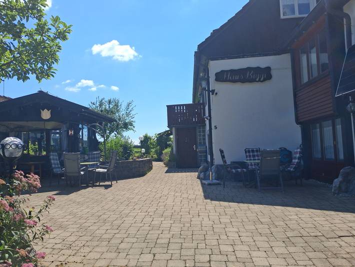 Geheel appartement, Appartement 'Haus Biggi - Ferienwohnung Pfänder' met Uitzicht op de Bergen, Gedeeld Terras en Wifi in Weiler-Simmerberg, Zwaben (Bayern)
