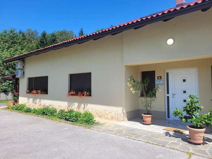 Ferienhaus für 8 Personen, mit Ausblick und Garten in Slowenien