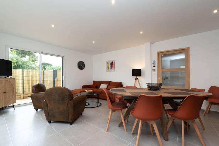 Maison de vacances Family Prince avec jacuzzi, jardin et wifi 5 min à pied de la plage in Arzon, Côte des Mégalithes