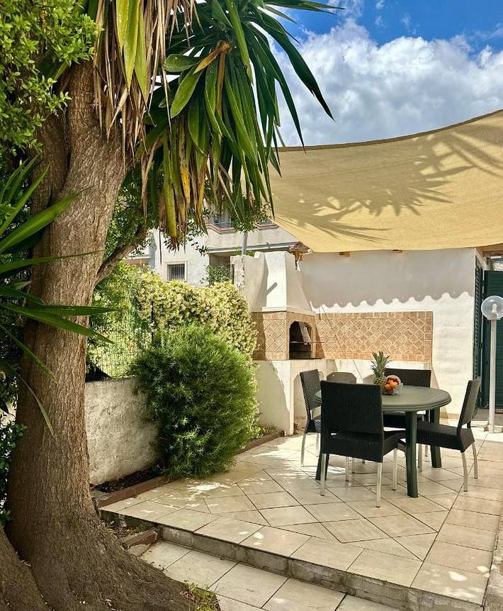 Gîte pour 5 personnes, avec jardin dans San Giovanni Sardinia