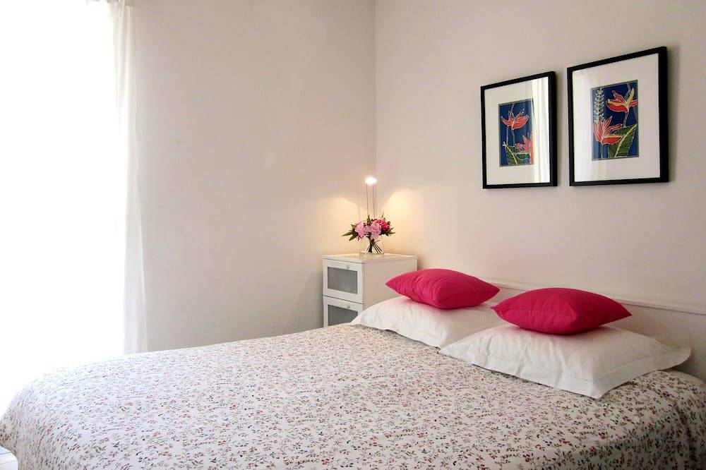 Hel leilighet, Cannes-Beach 5 mins walk-Pool-Parking-Ac-Wifi in Cannes La Bocca, Cannes