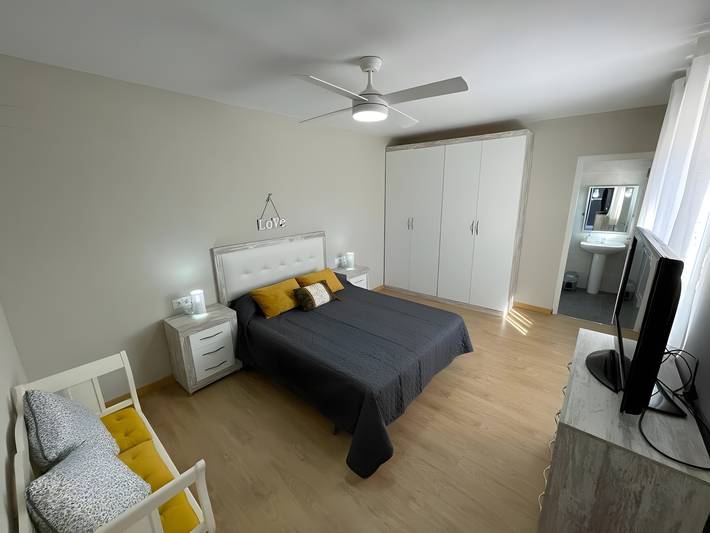 Room 'Love' with Shared Terrace, Wi-Fi and Air Conditioning in el Poblenou del Delta, Amposta