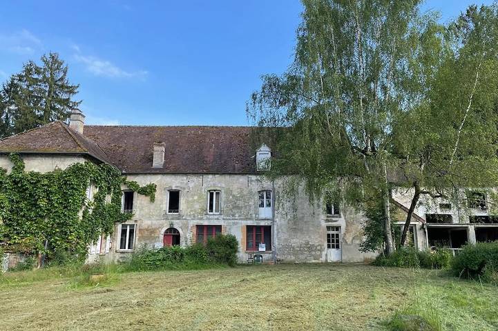 Gîte pour 15 personnes, avec jardin à Loupeigne