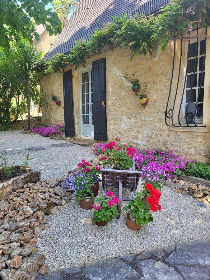 Chambre d’hôte pour 2 personnes, avec Terrasse ainsi que Jardin et Vue à Sainte-Alvère