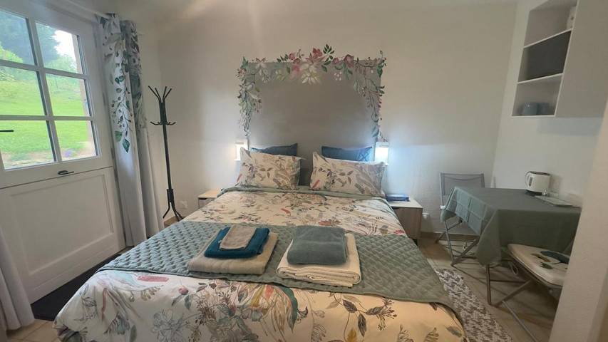 Location de vacances pour 2 personnes, avec Balcon et Jacuzzi ainsi que Terrasse et Jardin à Saint-Martin-Boulogne