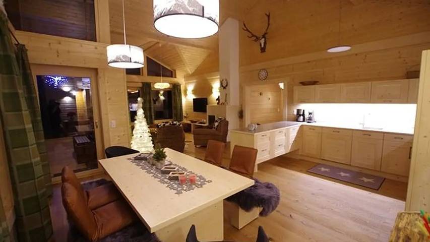 Location de vacances pour 6 personnes, avec terrasse et jardin dans Partenen - 2