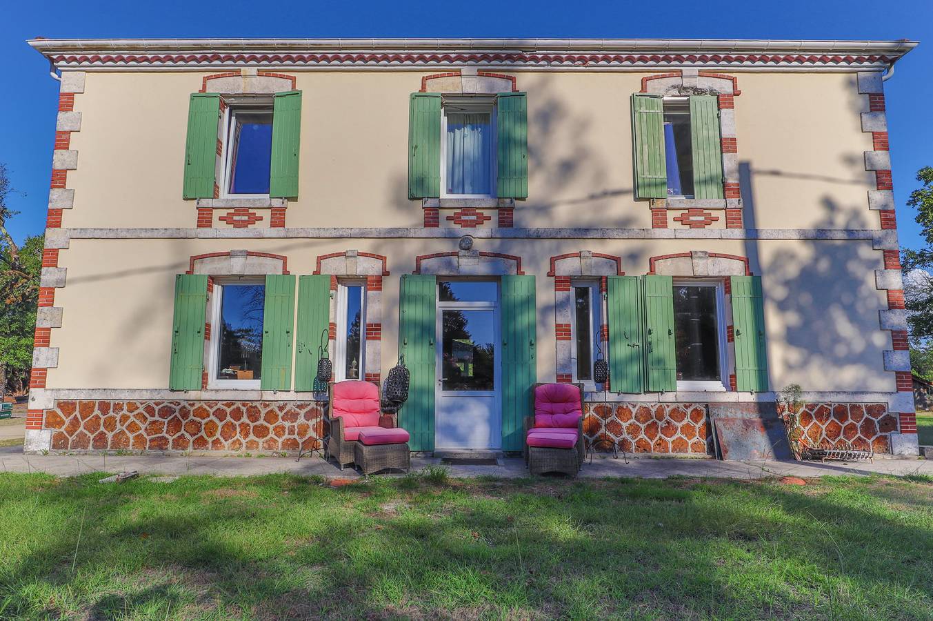 Les Maisons Des Houssats avec piscine partagée et terrasse privée. in Trensacq, Landes