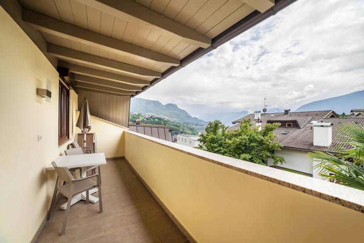 Ganze Wohnung, Ferienwohnung "Mignon 11" mit Bergblick, gemeinsamem beheizten Innenpool und Wlan in Riffian, Passeiertal