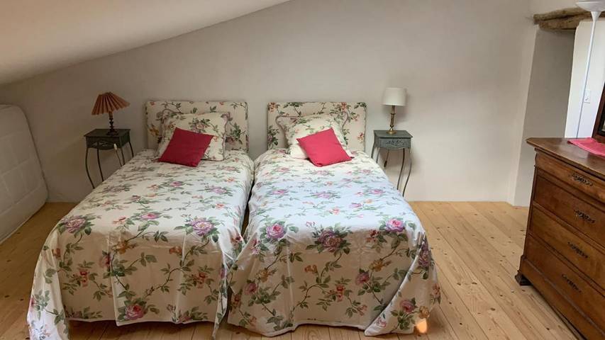 Location de vacances pour 2 personnes, avec jardin et vue à Ozenay - 3