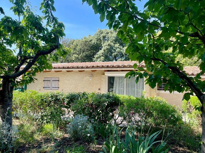 Location de vacances pour 2 personnes, avec vue ainsi que piscine et terrasse à Réauville - 2