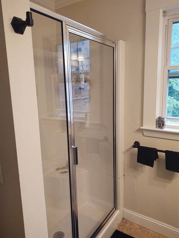 2nd Floor Apartment 5 minutes to the subway to Boston & Cambridge. in Boston, Massachusetts