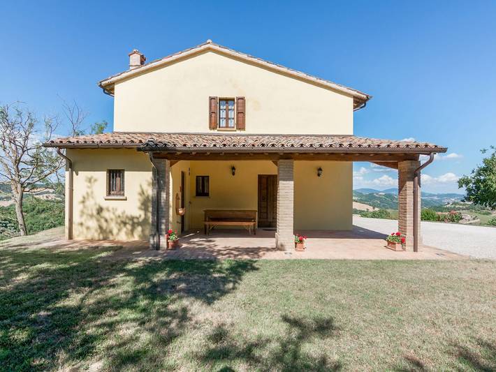 Agriturismo per 7 persone, con Giardino a Urbania