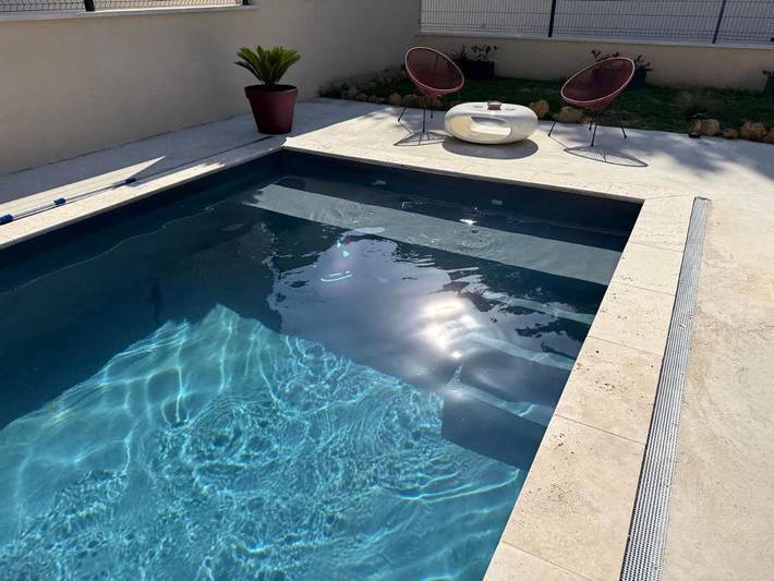 Location de vacances pour 4 personnes, avec vue ainsi que piscine et jardin à Réauville - 4