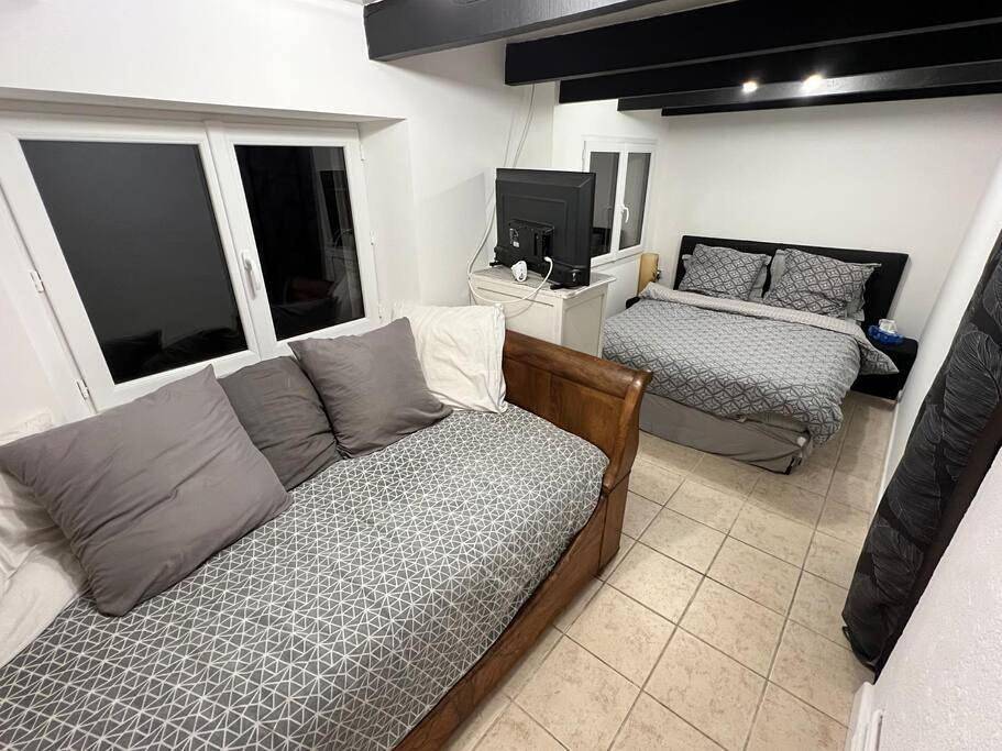 Two-Bedroom House in Gargilesse-Dampierre, Région de La Châtre
