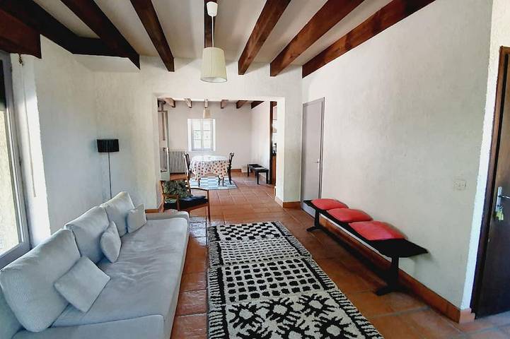 Location de vacances pour 11 personnes, avec terrasse et jardin à Uza