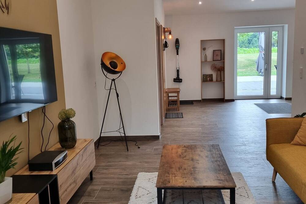 Ehemaliger Schweinestall, moderne Ferienwohnung in Alleinlage, Sauna und Hot Tub in Rot am See, Hohenlohe