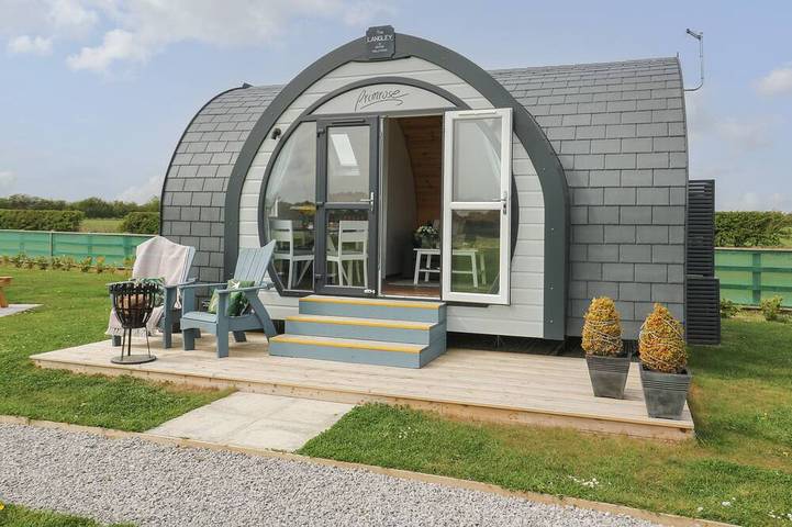 Log cabin for 4 people, with garden, with pets in Hornsea