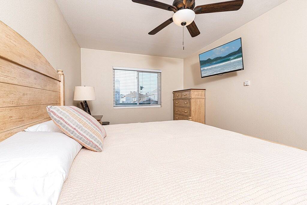 Upstairs Apartment w/ Balcony | 1 Block to Beach | Central to All the Hot Spots! in Newport Beach, Orange County