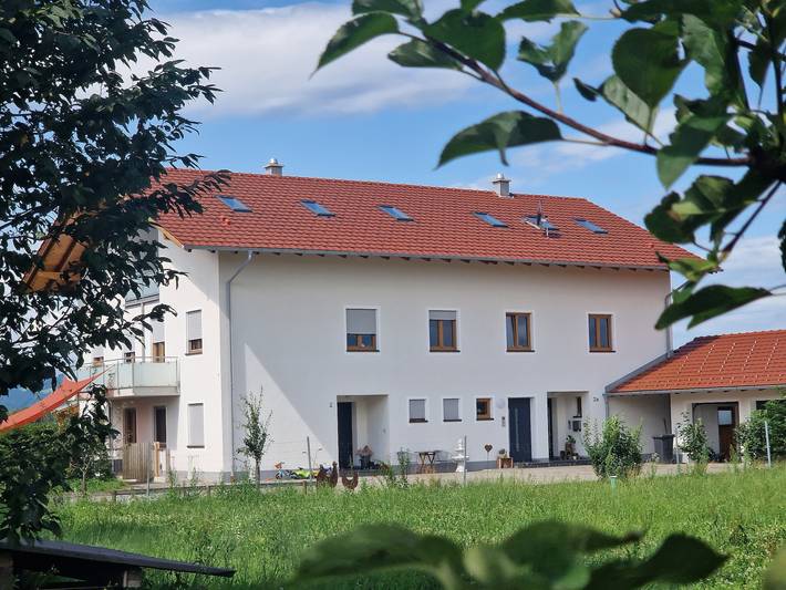 Ganze Ferienwohnung, Ferienwohnungen Rosenheim - Pang - Ferienwohnung Wanderlust mit 2 Schlafzimmern, Küche, Dusche/Wc und Loggia in Rosenheim, Oberbayern