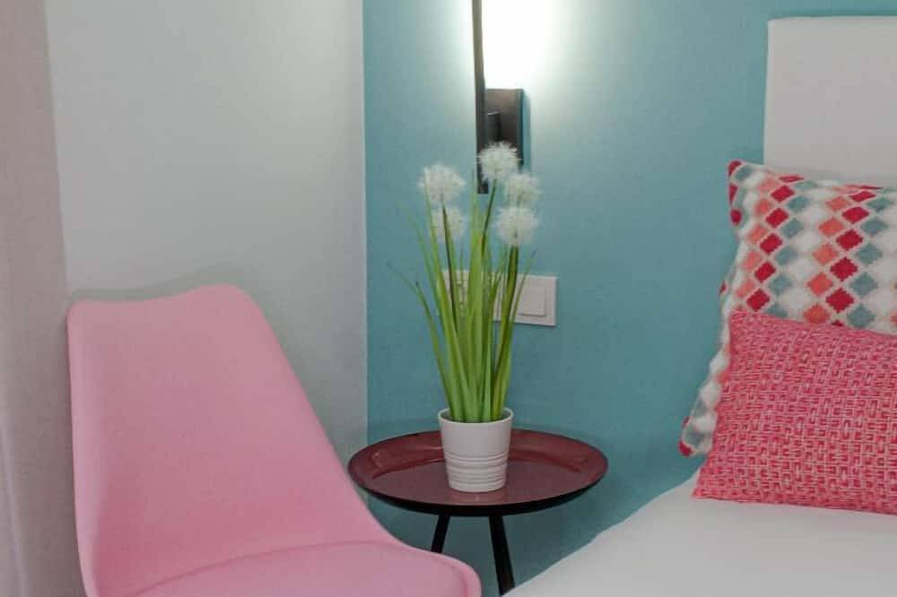 Apartamento entero, Moderno Piso de 2 Dormitorios con Balcón in El Barrio, Alicante